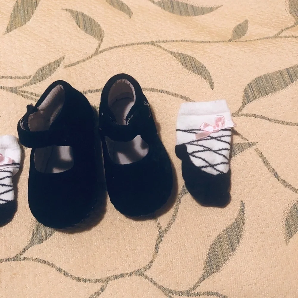 Pediped Baby Girl Shoes Black Velvet and socks